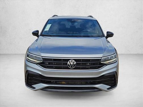 Pyrite Silver Meta 2024 Volkswagen Tiguan 2.0T SE R-Line Black