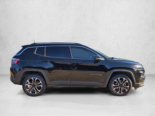 Diamond Black Crystal Pearlcoat 2022 Jeep Compass Limited