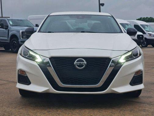 2020 Nissan Altima SR FWD