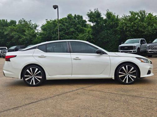 2020 Nissan Altima SR FWD