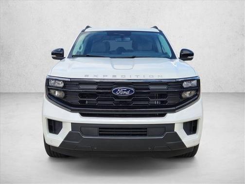 Star White Metallic Tri-Coat 2026 Ford Expedition Max Active 4x2
