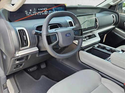 Star White Metallic Tri-Coat 2026 Ford Expedition Max Active 4x2