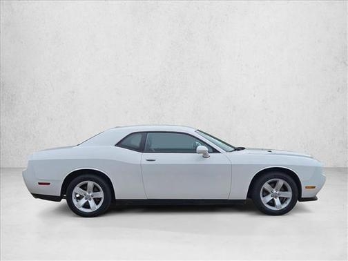 Bright White 2013 Dodge Challenger SXT