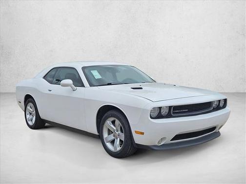 Bright White 2013 Dodge Challenger SXT