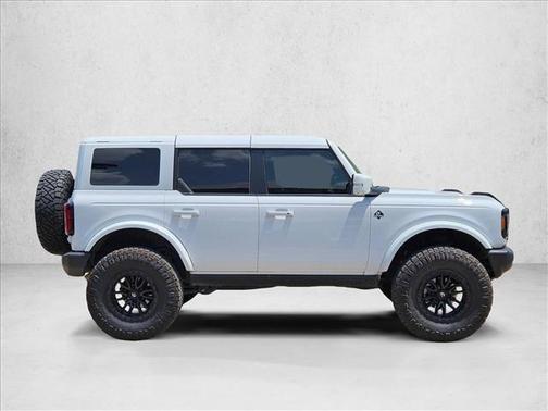 Oxford White 2025 Ford Bronco Outer Banks