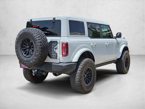 Oxford White 2025 Ford Bronco Outer Banks