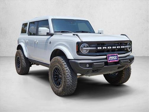 Oxford White 2025 Ford Bronco Outer Banks