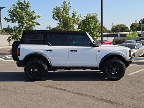Oxford White 2023 Ford Bronco Wildtrak
