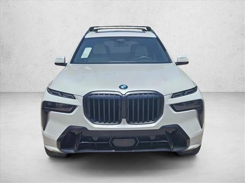 Mineral White Metallic 2026 BMW X7 xDrive40i