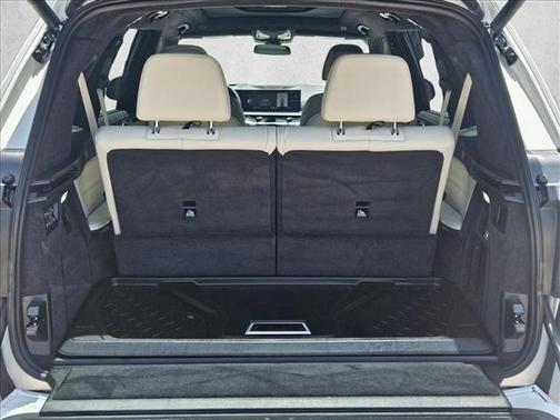 Mineral White Metallic 2026 BMW X7 xDrive40i