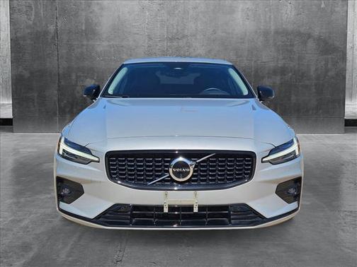 2024 Volvo S60 B5 Plus Dark Theme