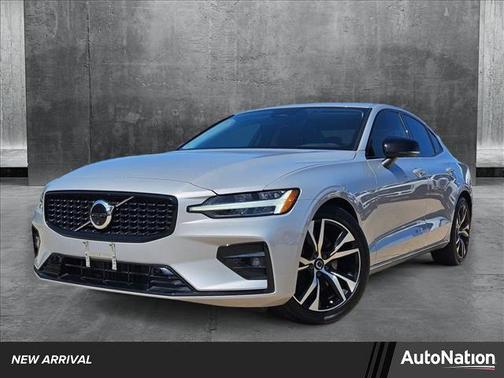 2024 Volvo S60 B5 Plus Dark Theme