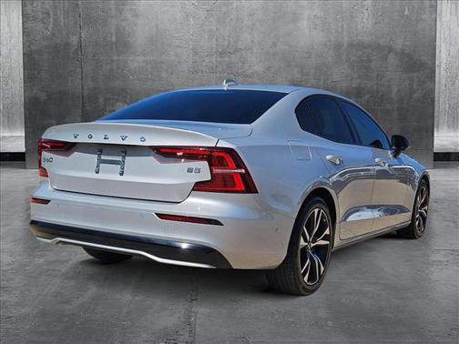 2024 Volvo S60 B5 Plus Dark Theme