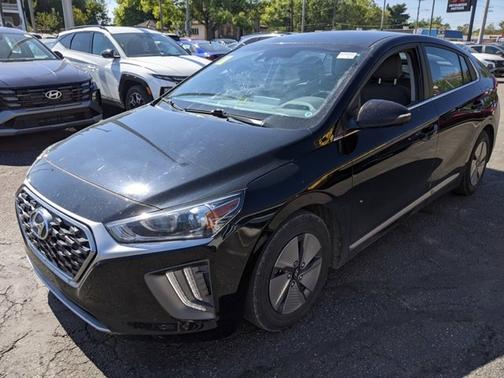 2022 Hyundai IONIQ Hybrid SE