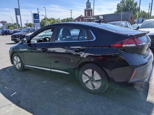 2022 Hyundai IONIQ Hybrid SE