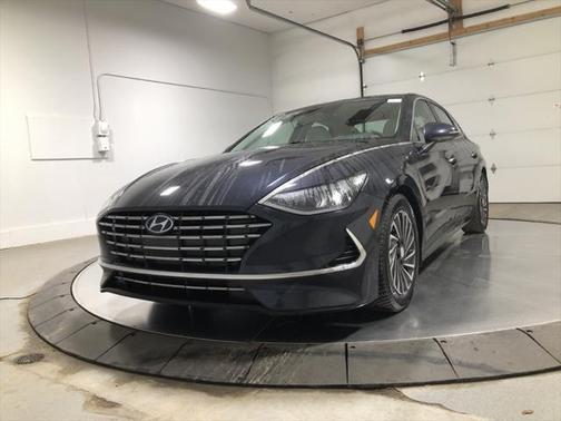 2022 Hyundai SONATA Hybrid SE