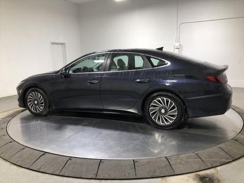 2022 Hyundai SONATA Hybrid SE