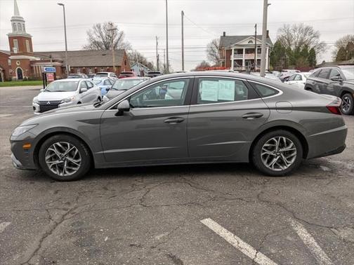 2022 Hyundai SONATA SEL