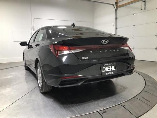 2021 Hyundai ELANTRA SE