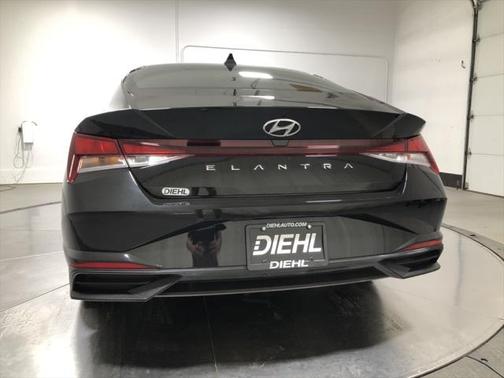 2021 Hyundai ELANTRA SE