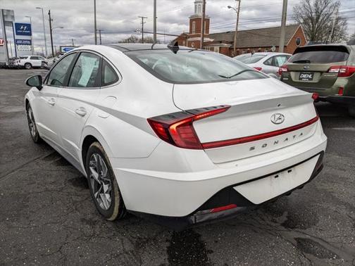 2022 Hyundai SONATA SEL
