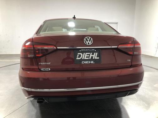 2019 Volkswagen Passat 2.0T R-Line