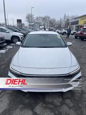 2024 Hyundai ELANTRA SE