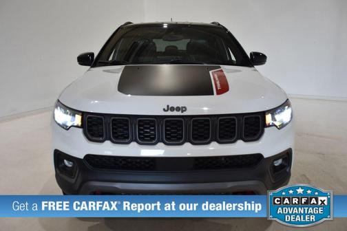 Bright White Clearcoat 2025 Jeep Compass Trailhawk