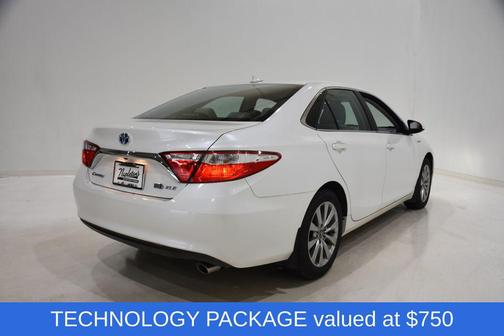 Blizzard Pearl 2017 Toyota Camry Hybrid XLE