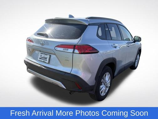 Sonic Silver 2024 Toyota Corolla Cross LE