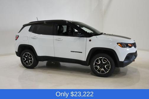 Bright White Clearcoat 2025 Jeep Compass Trailhawk