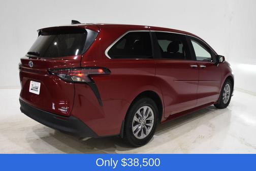 2023 Toyota Sienna XLE