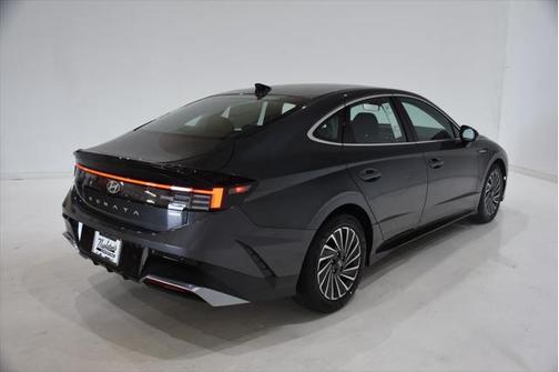 2025 Hyundai SONATA Hybrid SE