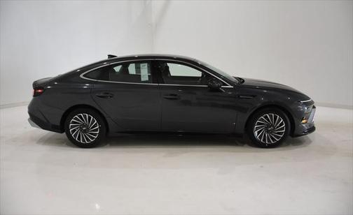 2025 Hyundai SONATA Hybrid SE