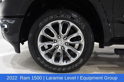 Diamond Black Crystal Pearlcoat 2022 RAM 1500 Laramie