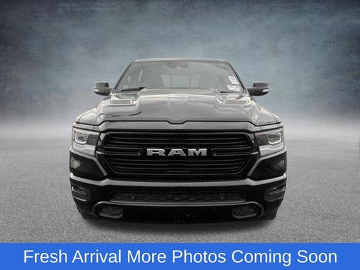 Diamond Black Crystal Pearlcoat 2022 RAM 1500 Laramie