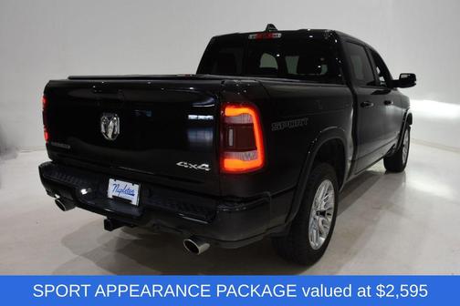 Diamond Black Crystal Pearlcoat 2022 RAM 1500 Laramie
