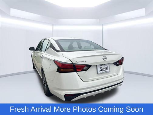 Pearl White Tricoat 2025 Nissan Altima 2.5 SV