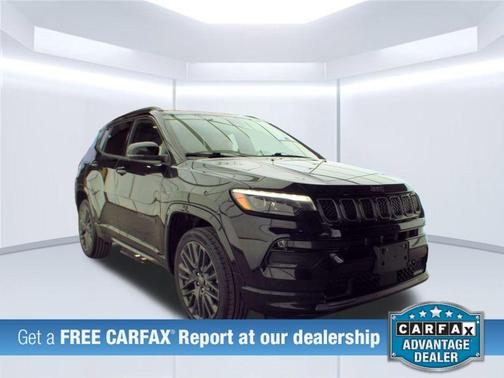 Diamond Black Crystal Pearlcoat 2023 Jeep Compass Limited