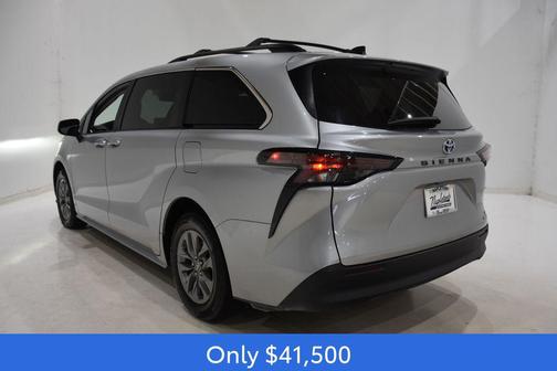 2024 Toyota Sienna LE