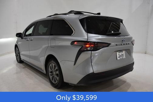 2024 Toyota Sienna LE