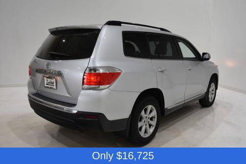 Classic Silver Metallic 2013 Toyota Highlander SE