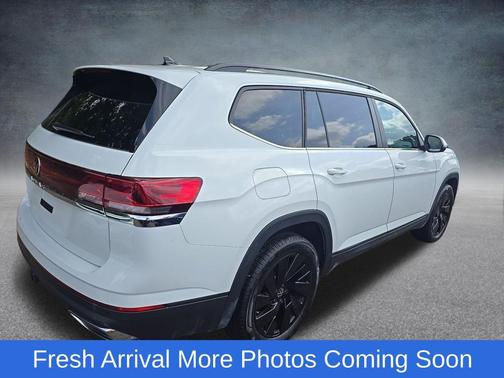 Pure White 2025 Volkswagen Atlas 2.0T SE w/Technology