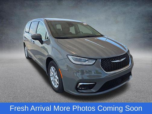 Ceramic Gray Clearcoat 2023 Chrysler Pacifica Touring L