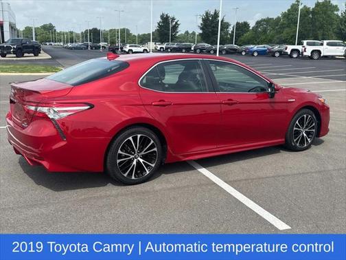 2019 Toyota Camry Hybrid SE