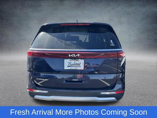 Deep Chroma Blue 2024 Kia Carnival LX