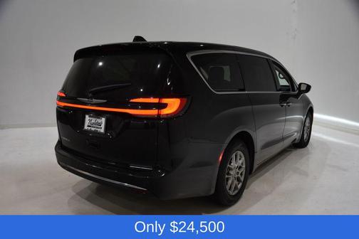 Diamond Black Crystal Pearlcoat 2024 Chrysler Pacifica Touring L