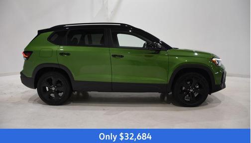 Bright Moss Green/Blk Rf 2026 Volkswagen Taos SE Black