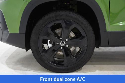 Bright Moss Green/Blk Rf 2026 Volkswagen Taos SE Black