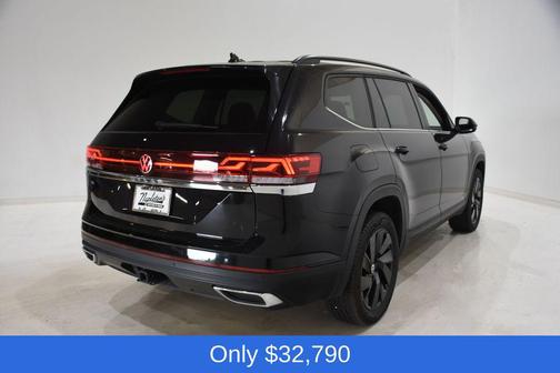 Deep Black Pearl 2025 Volkswagen Atlas 2.0T SE w/Technology